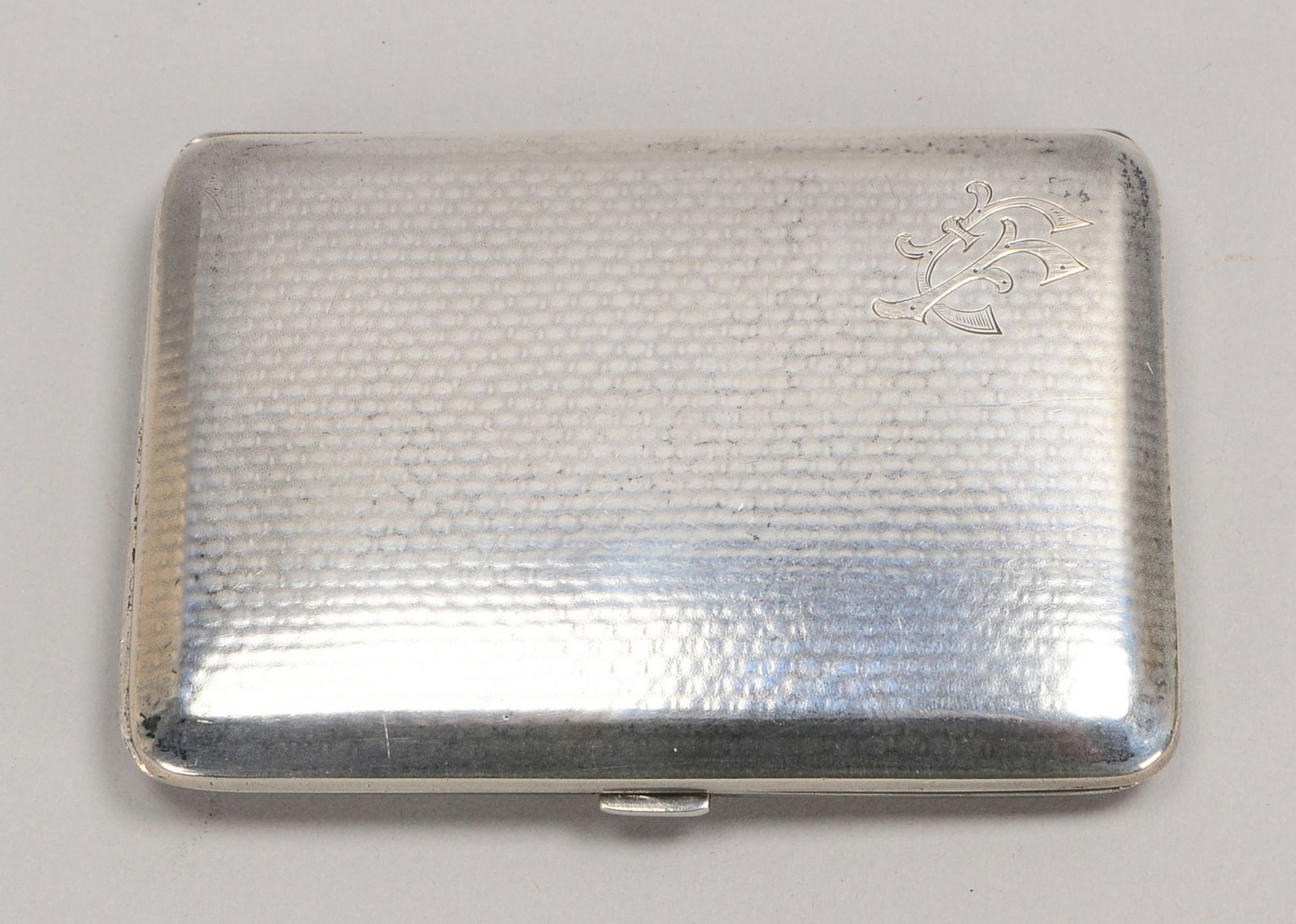 Zigarettenetui, 800 Silber, Deckel mit Initialengravur, Innenverg./grav. Widmung; Gew. 77 g