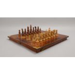 Schachspiel, Mahagoni mit Messing-Einlegearb., innen mit Backgammon-Feld, komplett