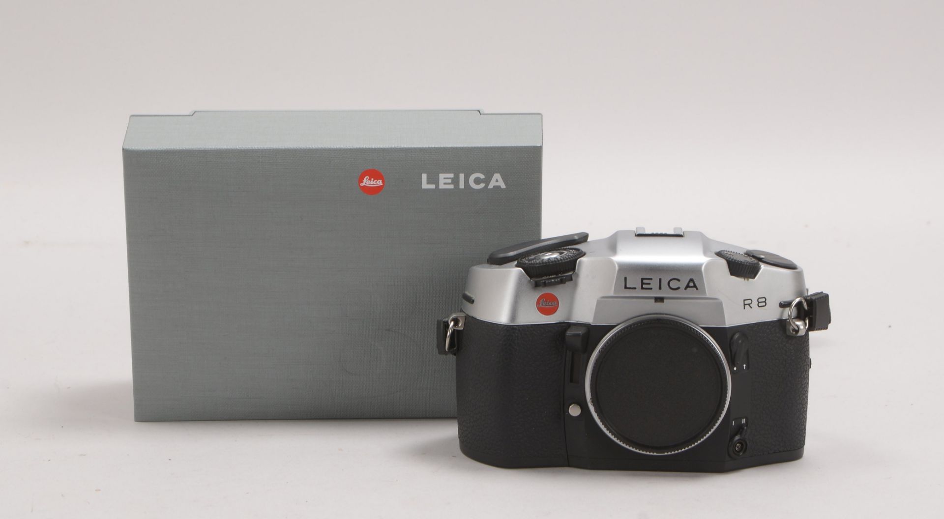 Spiegelreflex-Kamera Leica &#039;R8&#039;, in Silber, sehr gepflegt, orig. Box/Karton und Papiere