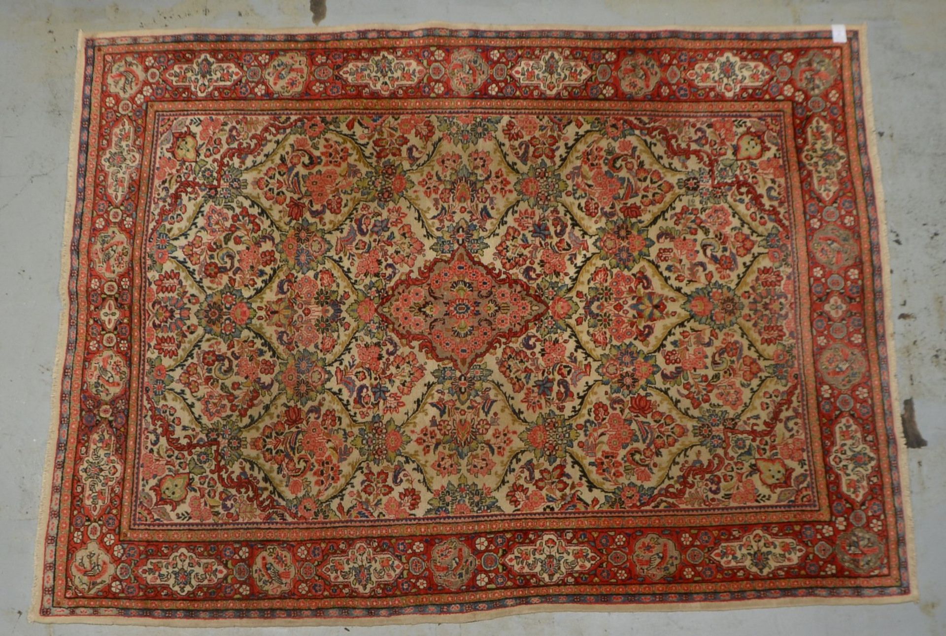 Sarough-Mahal, feste Kn., hellgrundig, Flor in insges. gutem Zustand; Maße 298 x 216 cm