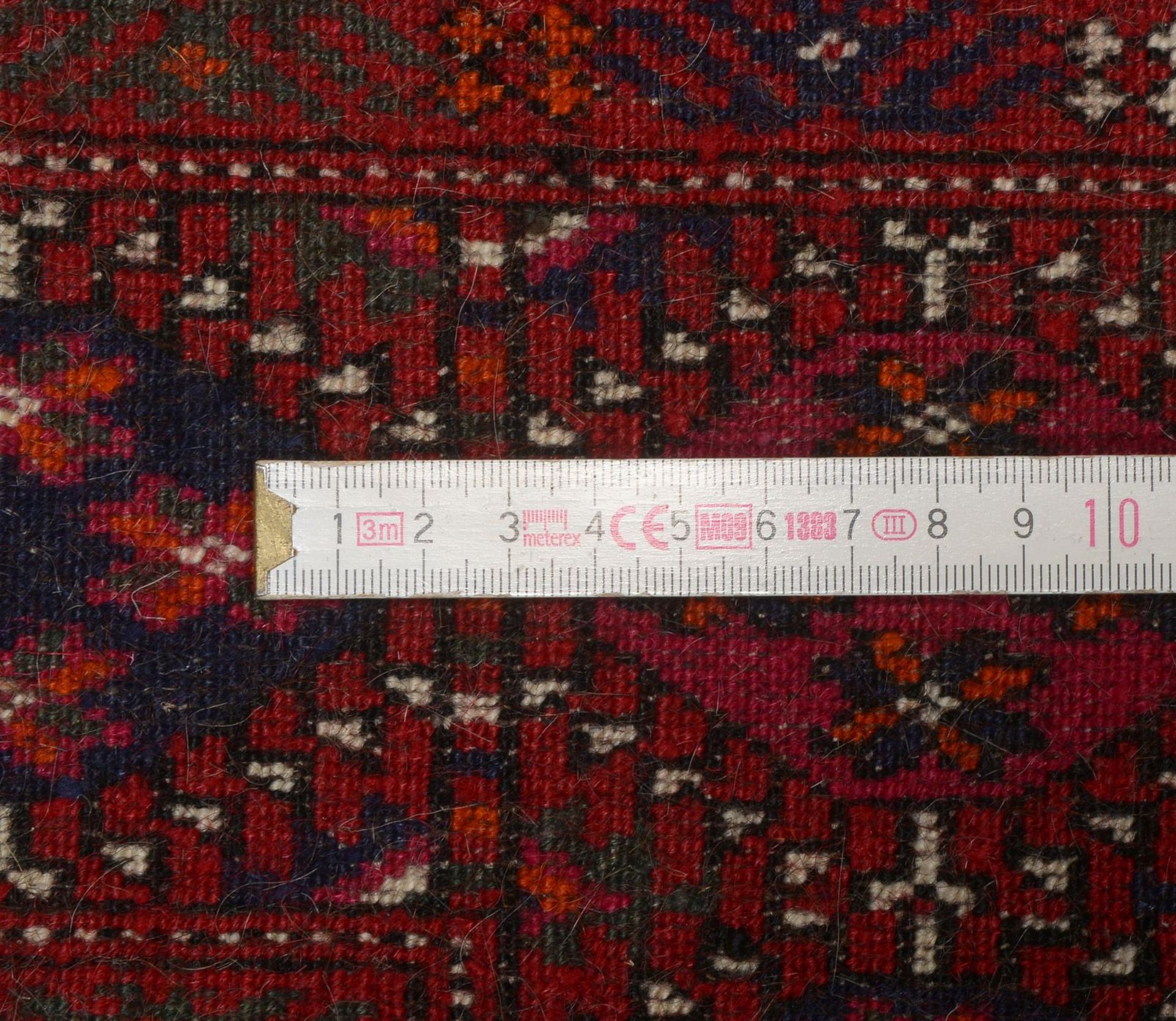 Turkman-Orientteppich, feine Knüpfung, Flor in gutem Zustand; Maße 225 x 140 cm - Bild 2 aus 2