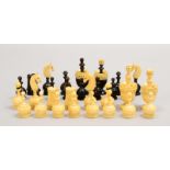 Schach-Spielfiguren, Bein und Holz, im Holzkasten (einzelner 'Turm' fehlt)