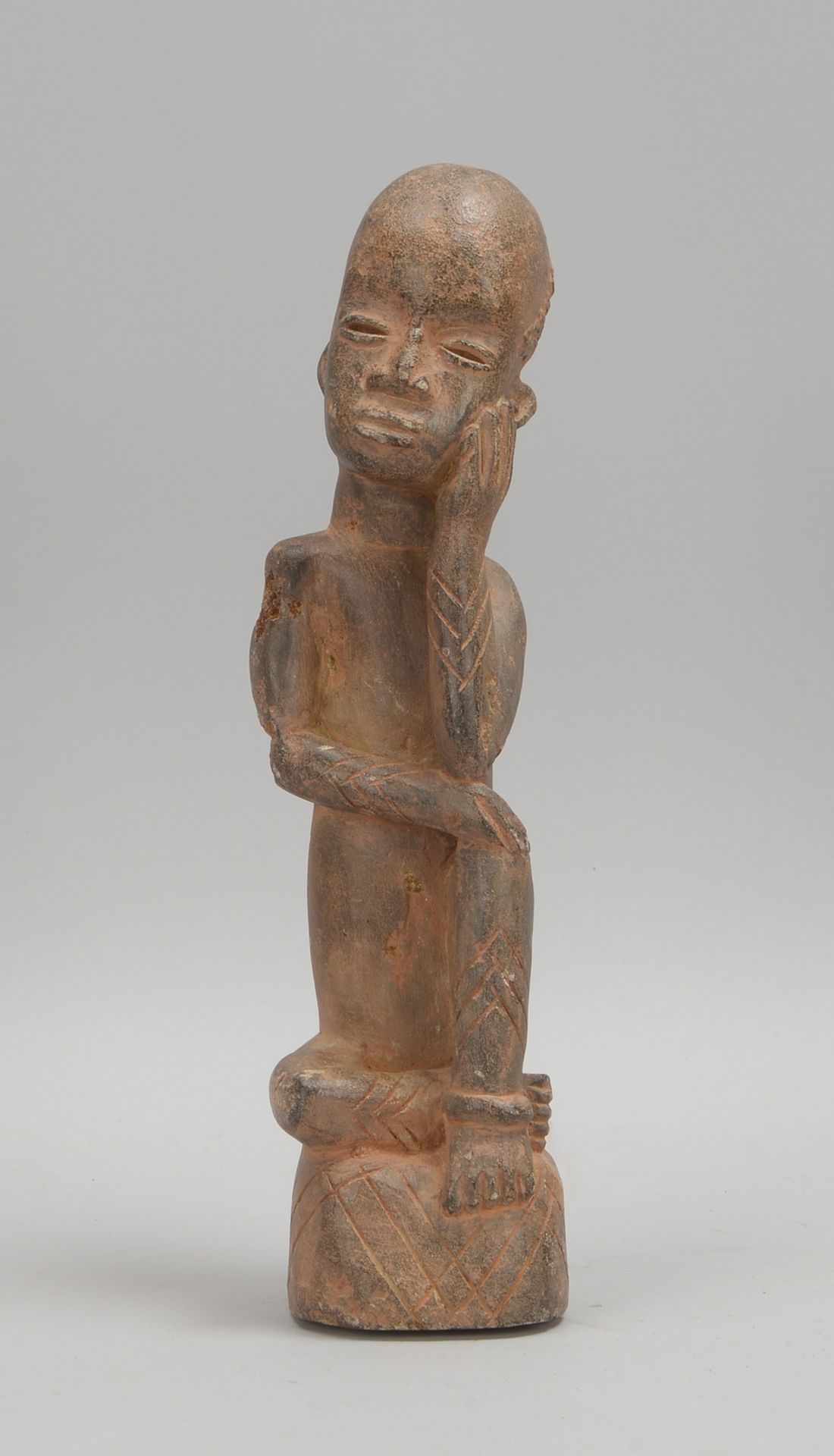 Steinskulptur (DR Kongo), &#039;Der Denker&#039;; H&ouml;he 32 cm