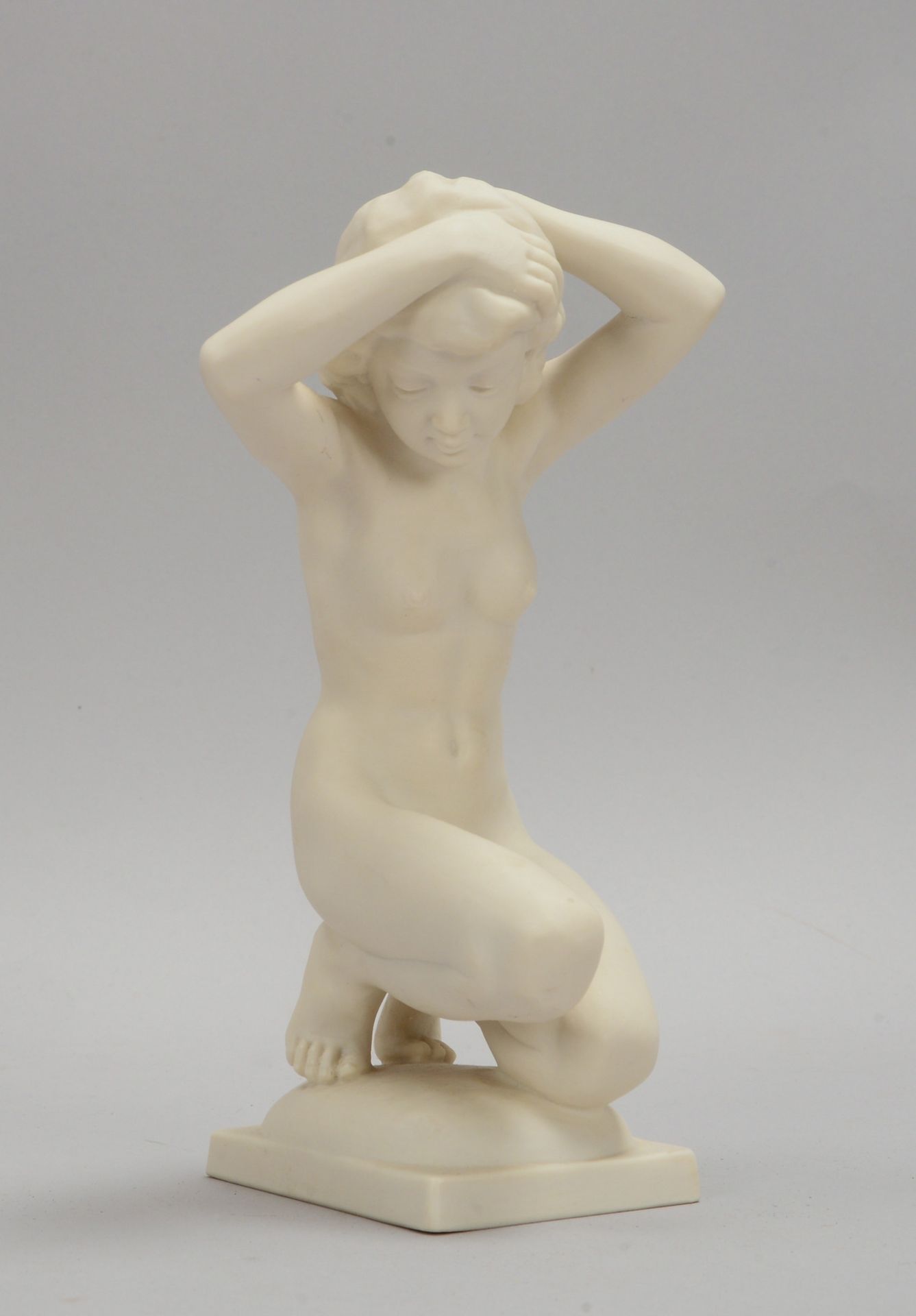 Hutschenreuther, Biskuitporzellanfigur, &#039;Die Badende&#039;, Entw. Karl Tutter; H&ouml;he 17 cm - Image 2 of 3