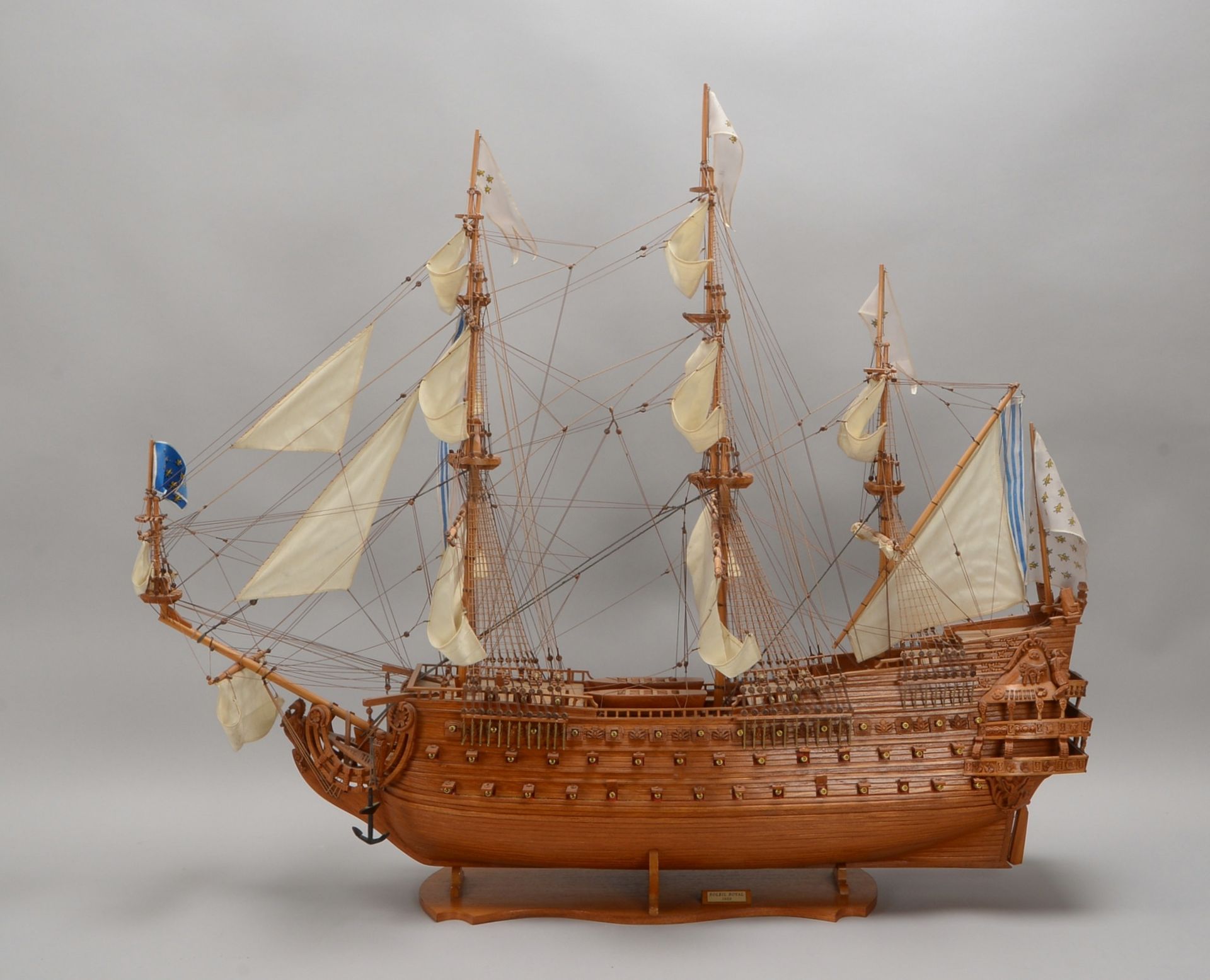 Gr. Schiffsmodell (1869), 'Soleil Royal', handgearbeitetes Holzmodell, kompl. - guter Zust. - Bild 2 aus 3