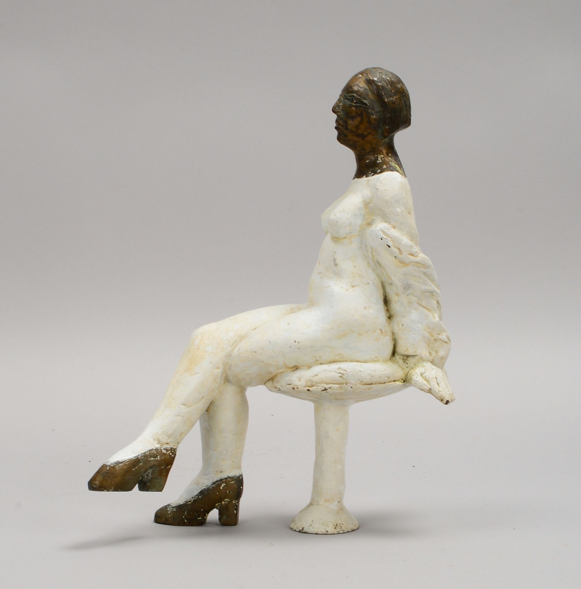 Eufe, Gisela, Bronzeskulptur, &#039;Sich entkleidende Frau auf Hocker&#039;, 2-farb. Guss - Image 3 of 3