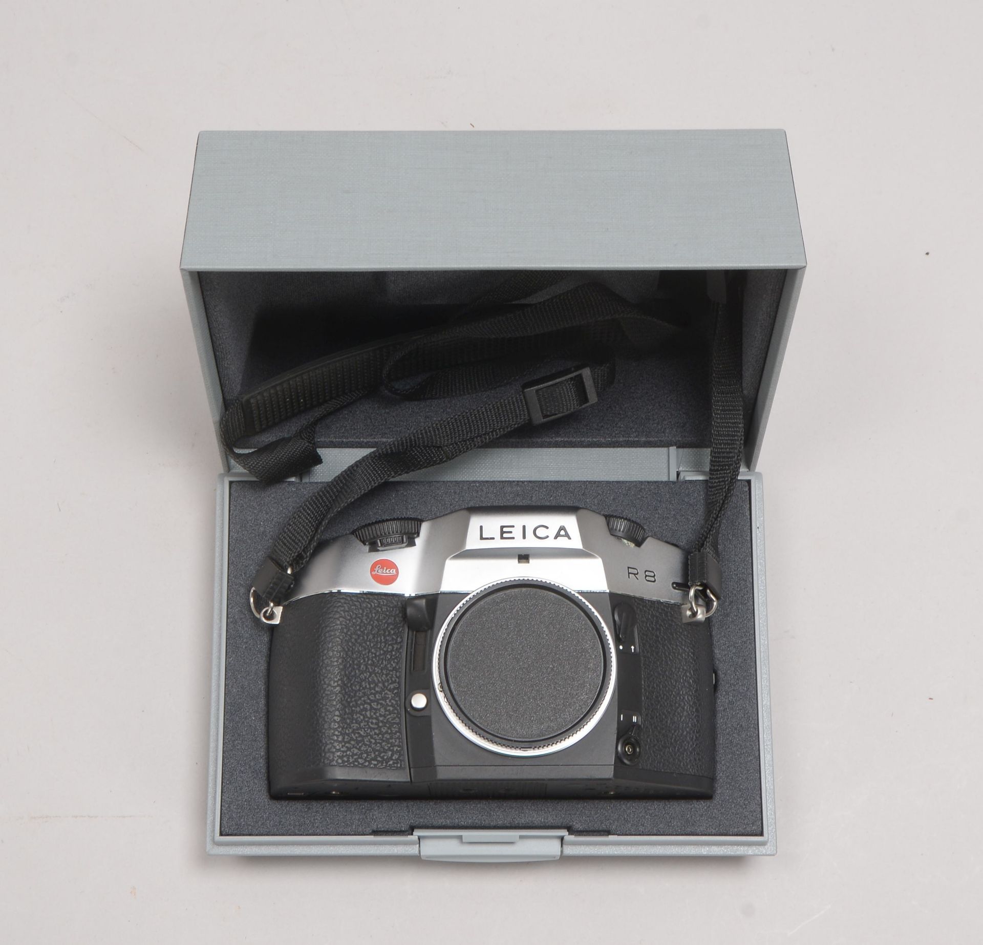 Spiegelreflex-Kamera Leica &#039;R8&#039;, in Silber, sehr gepflegt, orig. Box/Karton und Papiere - Image 2 of 3