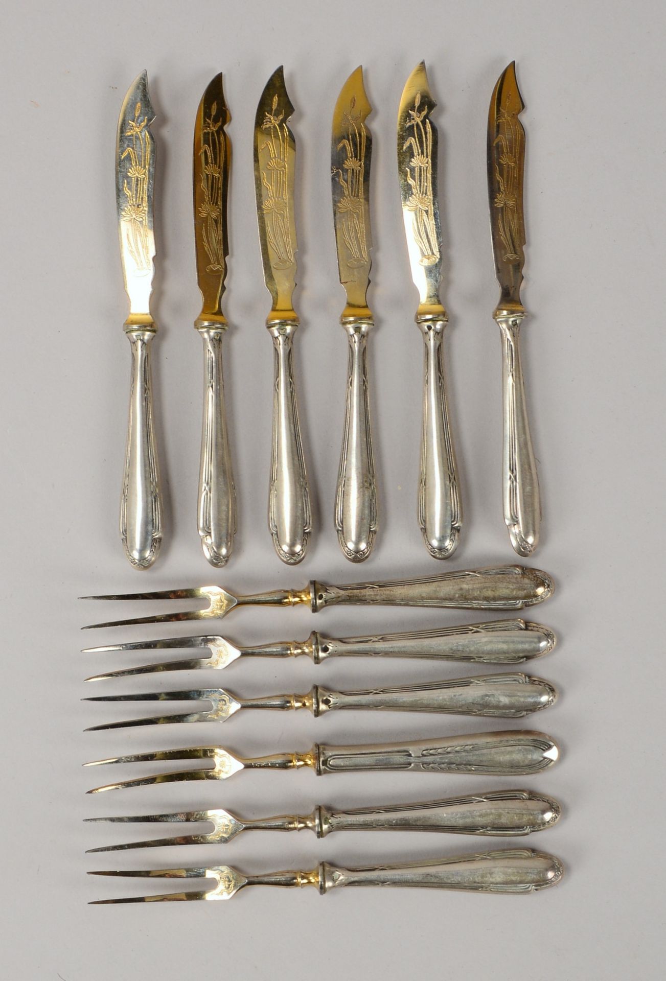 Antikes Obstbesteck, Silber-Griffe (punz.), Kingen/Zinken vergoldet: je 6x Messer/Gabeln
