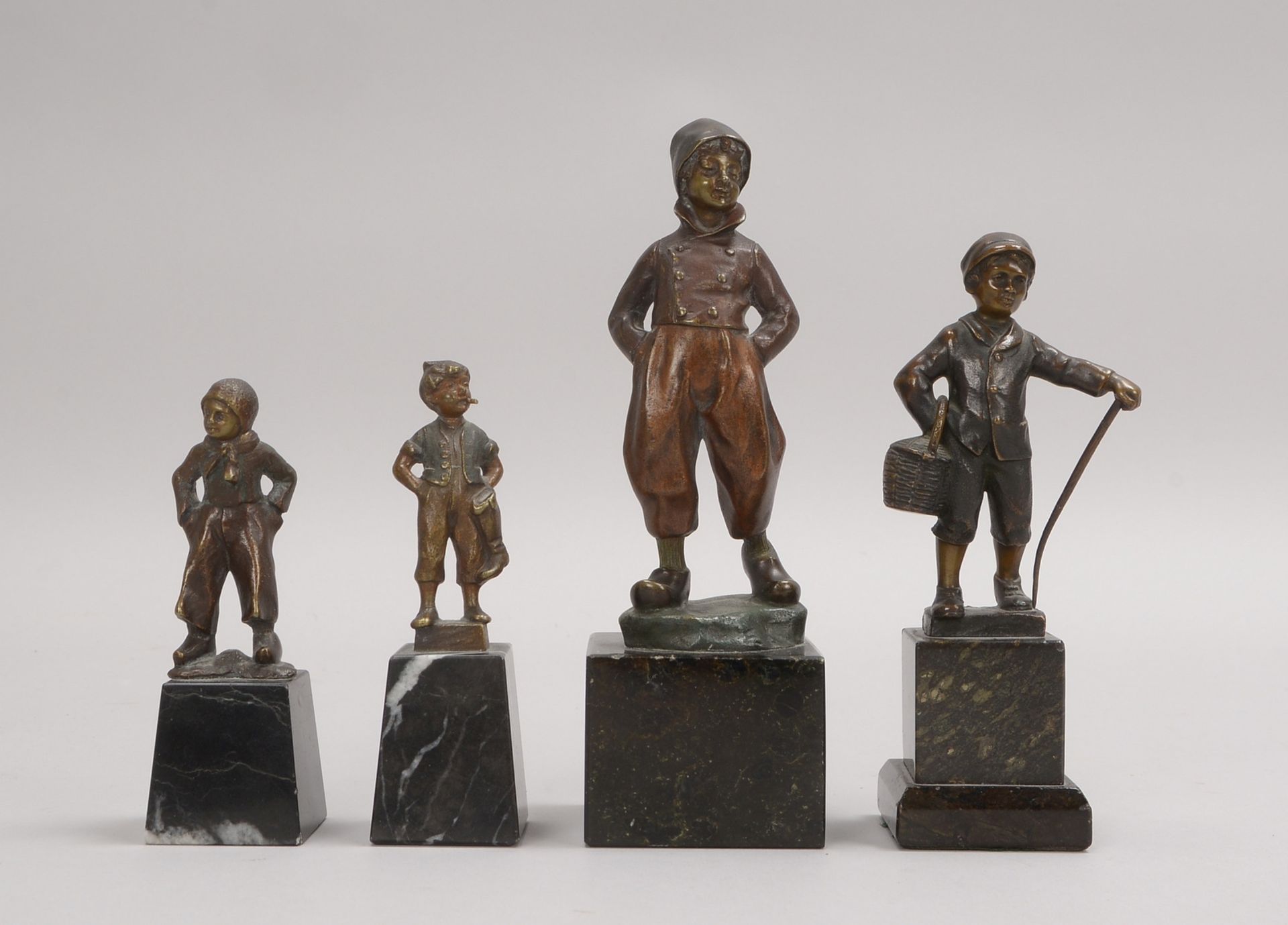 4 kl. Bronzefiguren (Hans Keck, E. Beck, u.a.), &#039;Jungen - Charakterdarst.&#039;, teils sign.
