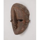 Tanz-/Ritualmaske (DR Kongo), Holz geschnitzt, stilisierter 'Männerkopf'; Länge 30 cm 