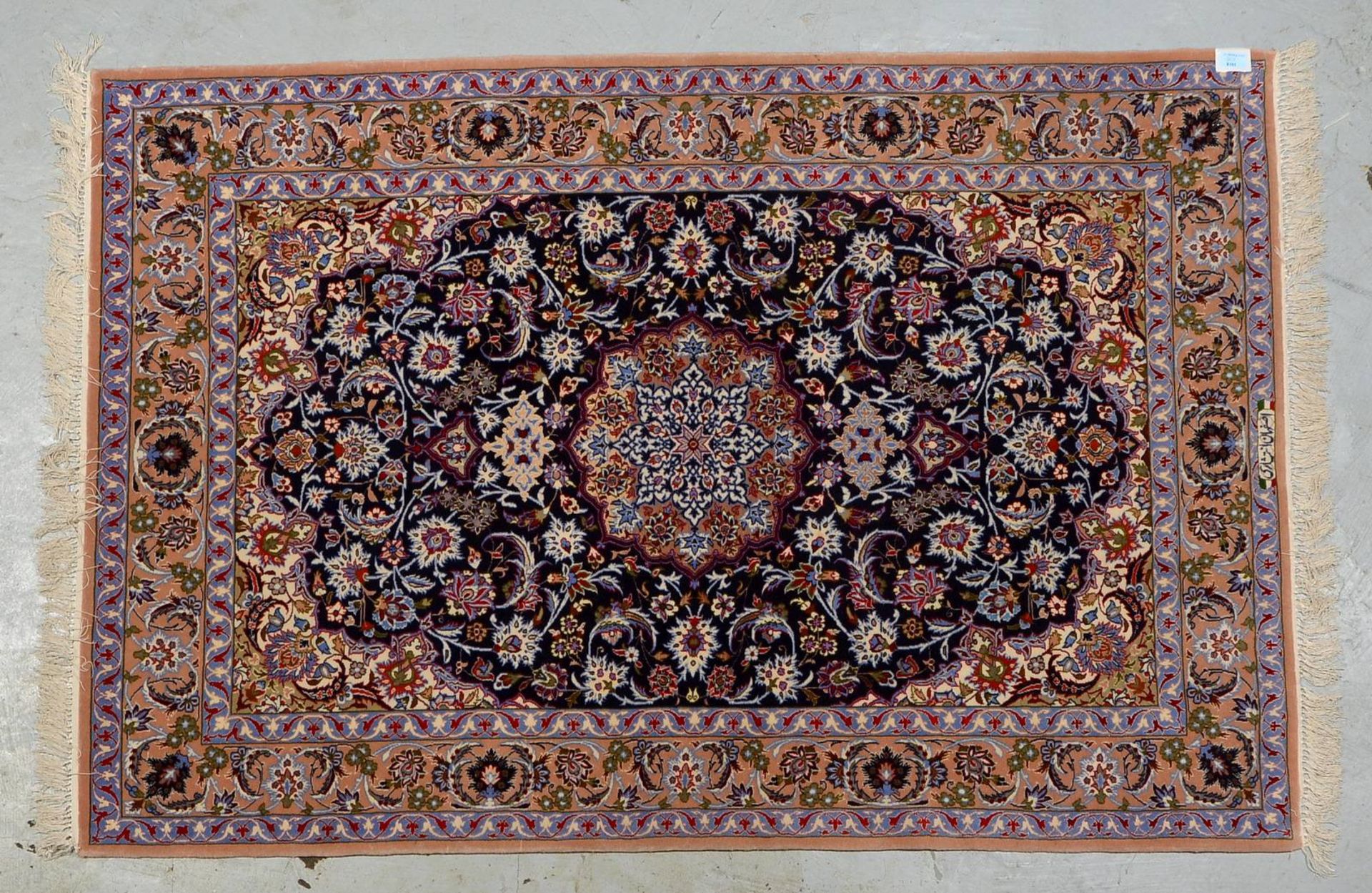 Isfahan, Korkwolle auf Seide, sehr feine Kn., ca. 800.000 Kn./qm, sign., dichter Flor