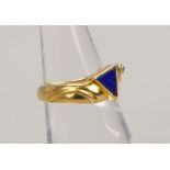 Ring, 333 GG (gest.), mit Lapislazuli-Platte, mit Begleitdiam.; RG 46/47, Gew. 2,60 g