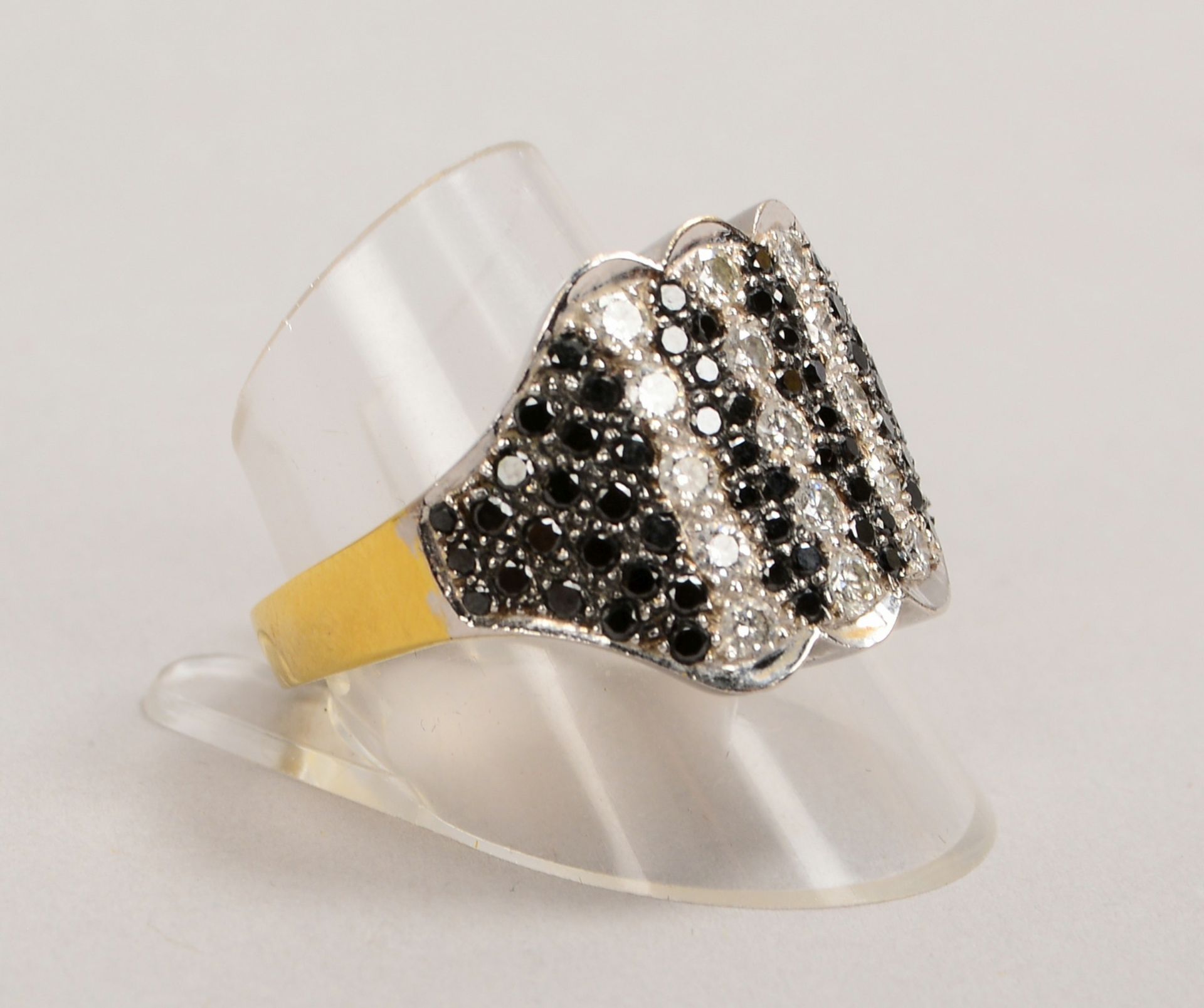 Ring, 750 GG/WG, mit Brill./ca. 1,20 ct, Farben Weiß und Schwarz; RG 64, Gew. 14,40 g