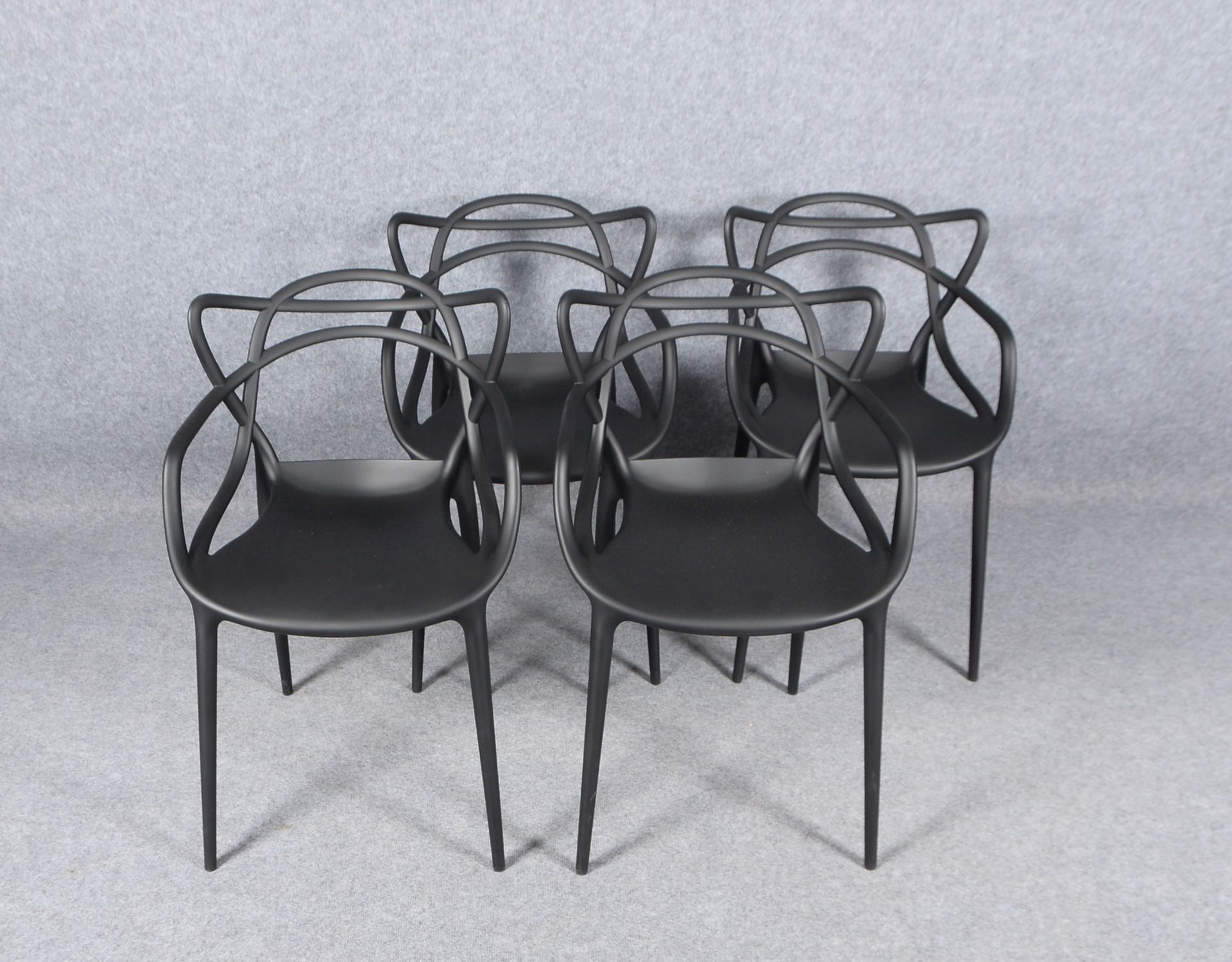 Kartell, 4 Designer-Stühle, 'Masters', schwarzes Polyethylen, Entw. Starck & Quitllet - Bild 2 aus 5