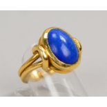 Ring, 750 GG (gest.), mit einzelnem Lapislazuli-Cabochon; RG 56, Gewicht 13 g