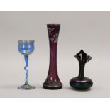 3 Sammler-Glasteile, untersch. Jugendstil-Ausführungen: 2x Tischvasen, und 1 Zierglas
