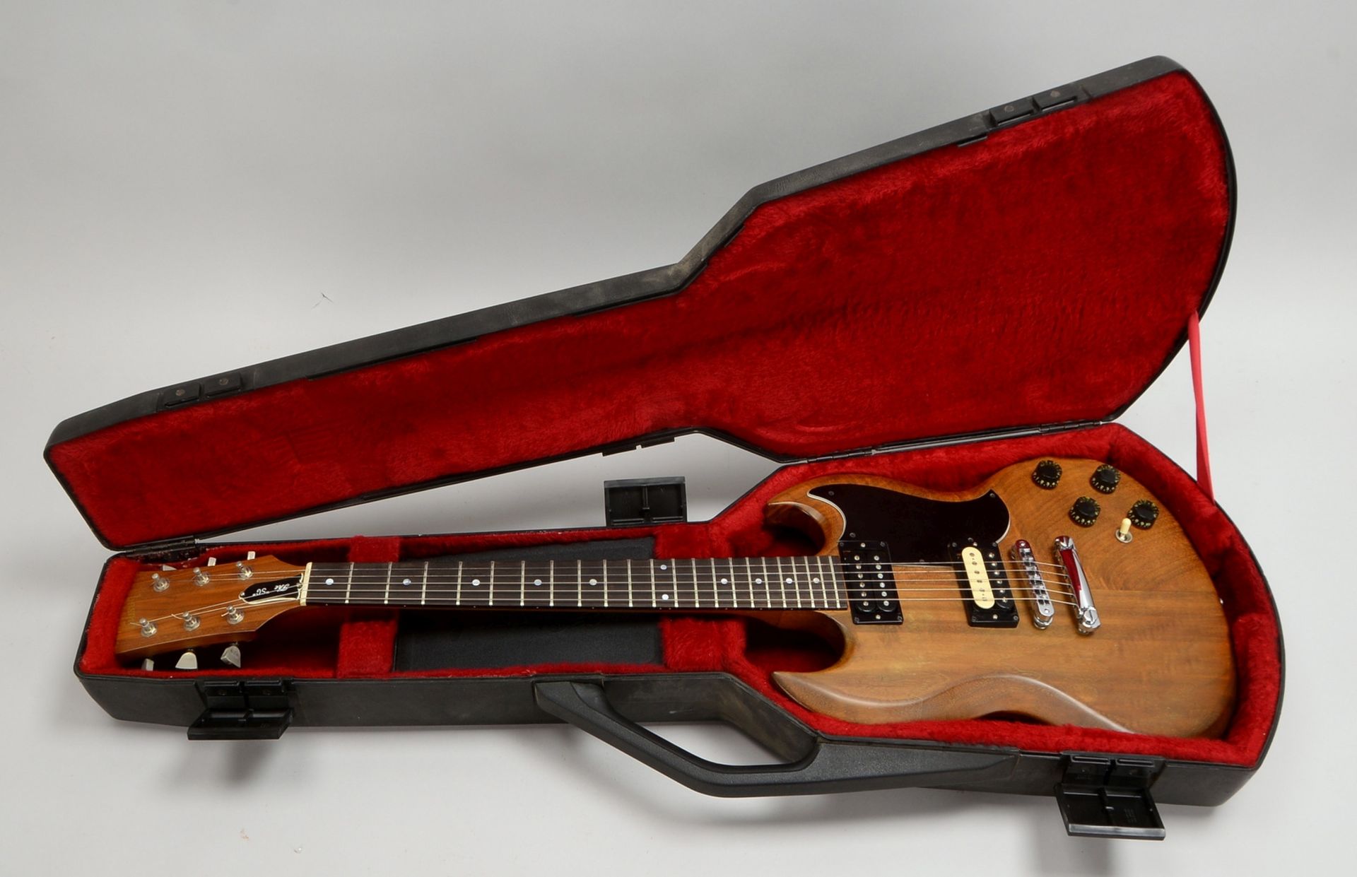 Gibson-Gitarre, &#039;The SG&#039; (&#039;Nashville/TN, 21.8.1979&#039;), Walnussholz-Body, in orig. - Image 2 of 4