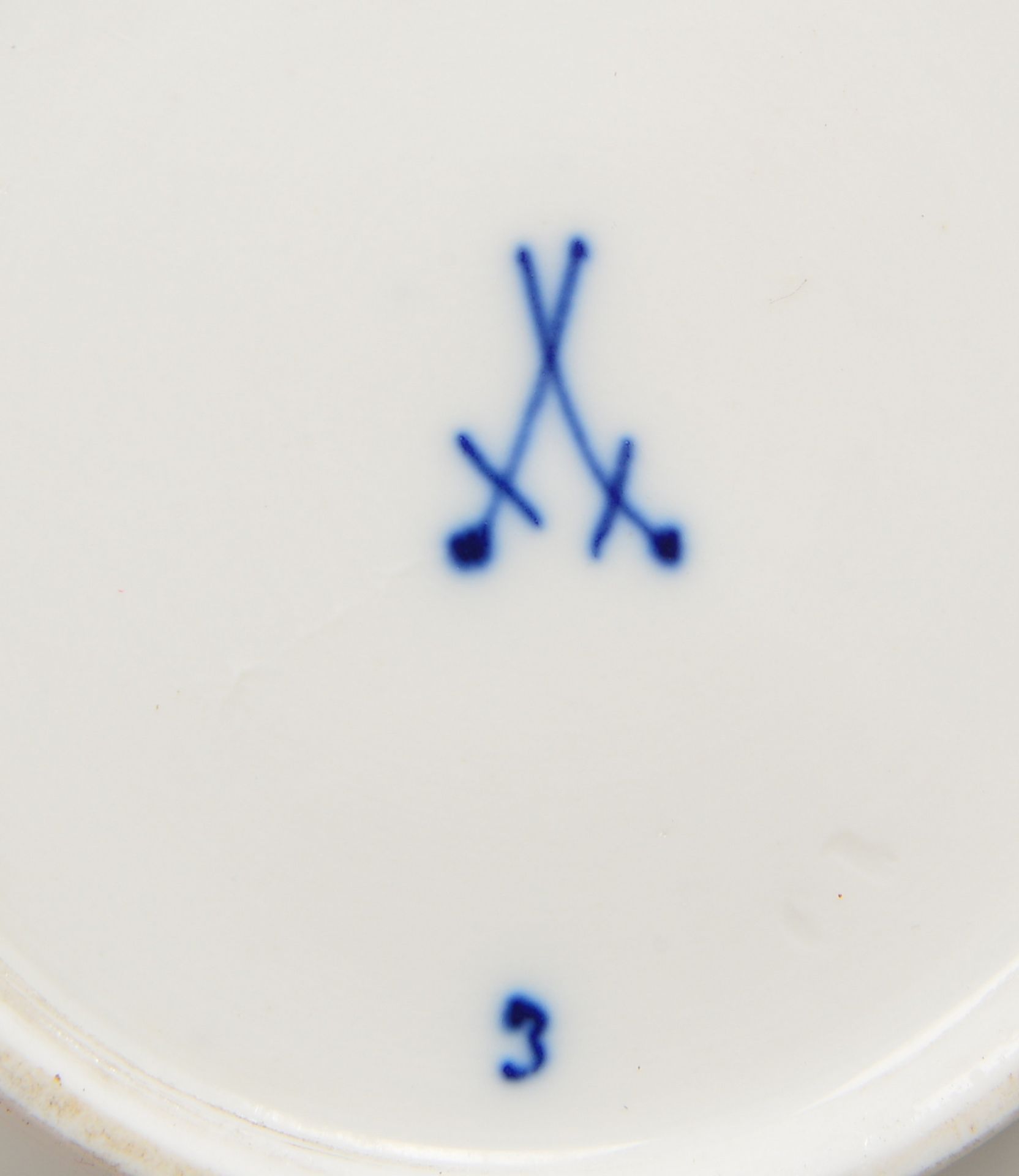 Meissen, Dekor Zwiebelmuster: Kaffeekanne, Zuckerdose, 2x Sch&auml;lchen; und kl. Dose - Bild 2 aus 2