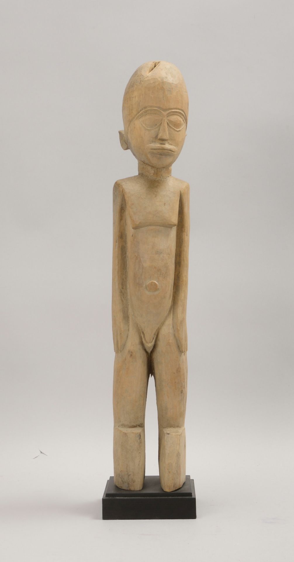 Holzstatue (Afrika - Ethnie nicht identifiziert), helles Holz, Höhe 61 cm