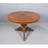 Tisch, rund, Mahagoni-Spiegelfurnier/gefl. Schnitzwerk, Schaft/Fuß aufwendig beschn.