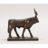 Bronze (wohl Ägypten), 'Stier', Figur auf Sockel/mit Gießerstempel; Höhe 11,5 cm