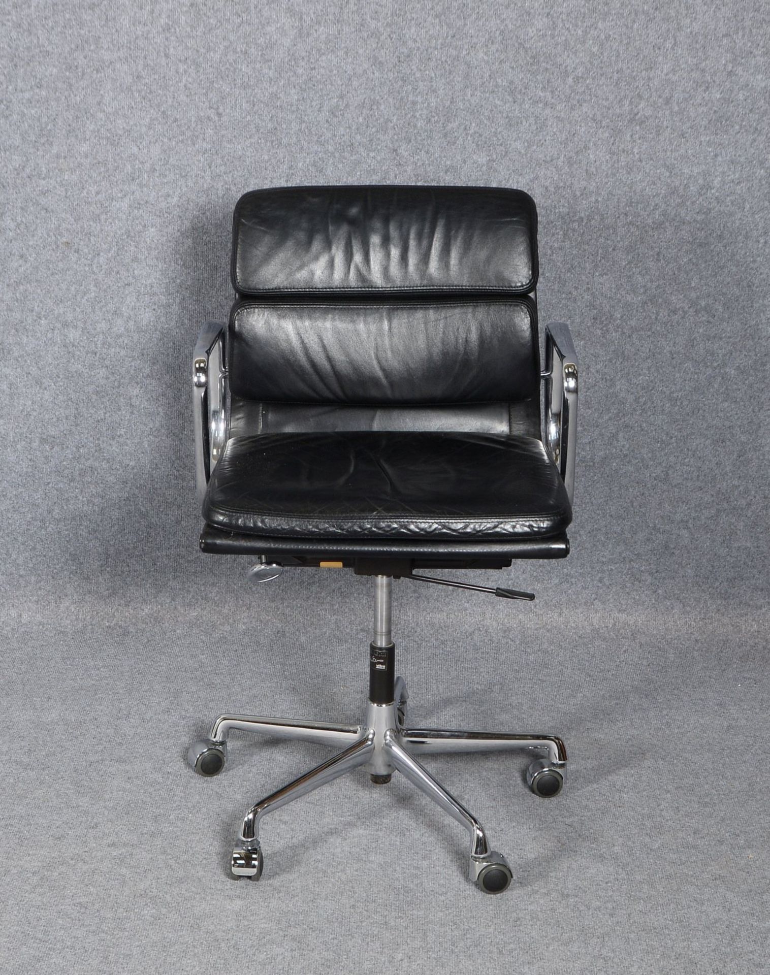 Vitra, Designer-Bürostuhl, verchr. Gestell auf drehb. 5-Sterne-Fuß, Lederbezug - Bild 2 aus 4
