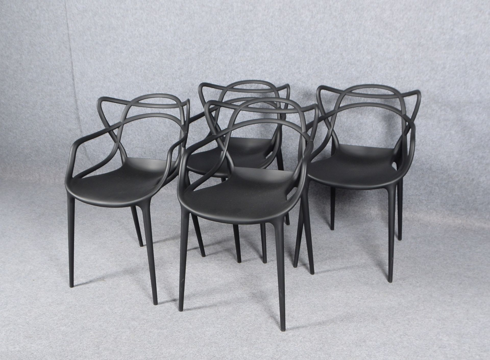 Kartell, 4 Designer-Stühle, 'Masters', schwarzes Polyethylen, Entw. Starck & Quitllet - Bild 3 aus 5