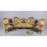 Sofa und 2x Sessel, reiches Schnitzwerk, mit floral gemustertem Polsterstoff - mit Fußkissen