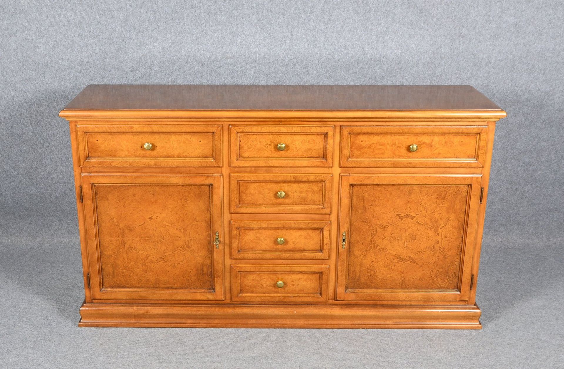 Sideboard (Stilmöbel), Wurzelholzfurnier, 2-türig/6-schübig, wohnfertig - Bild 2 aus 3