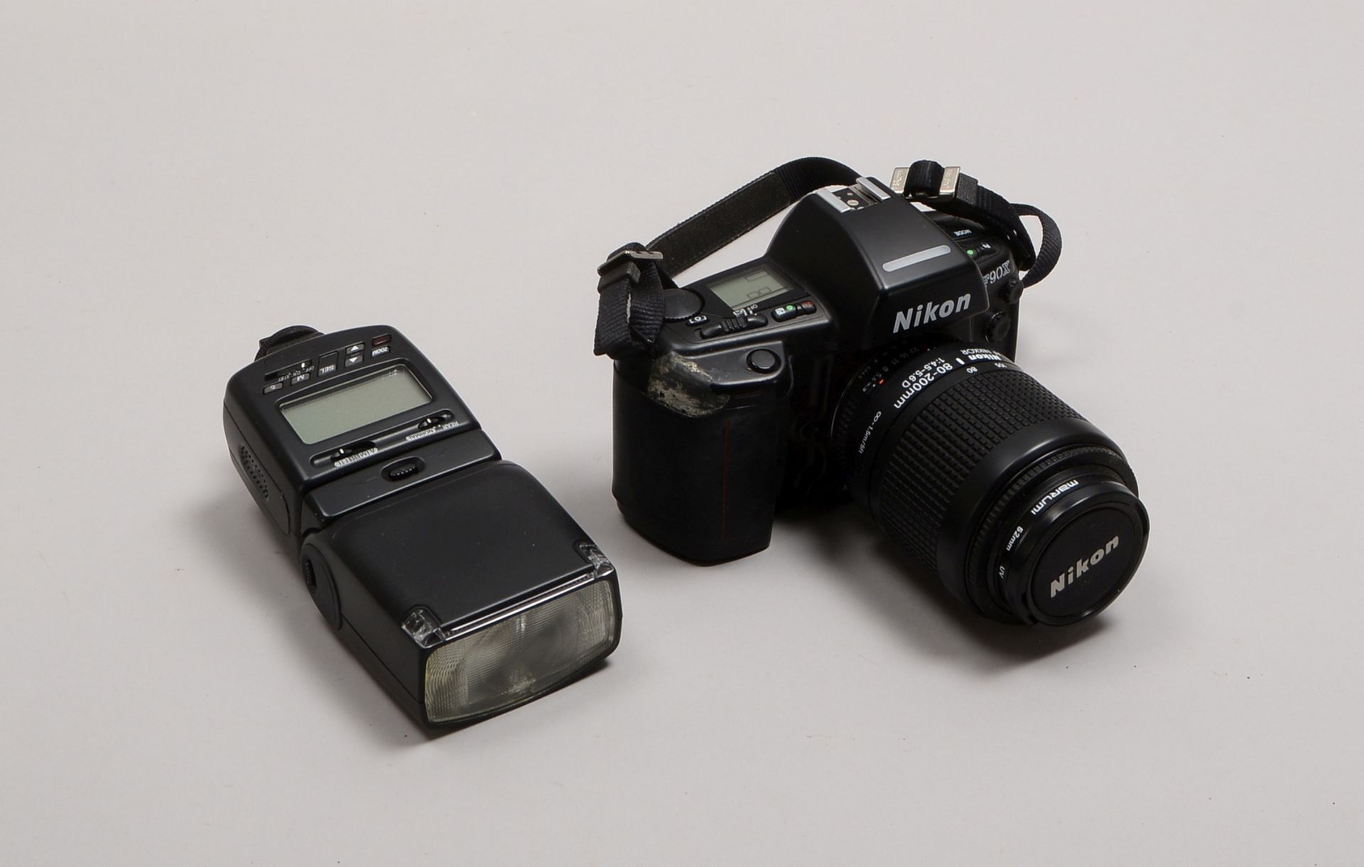 Spiegelreflex-Kamera, Nikon 'F 90X', mit Nikon 'SB-26', in Cullmann-Fototasche - Bild 2 aus 2