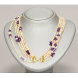 Collier, 5-reihig, mit Perlen/teils mit Amethysten, 585 GG-Schlie&szlig;e mit Diam.