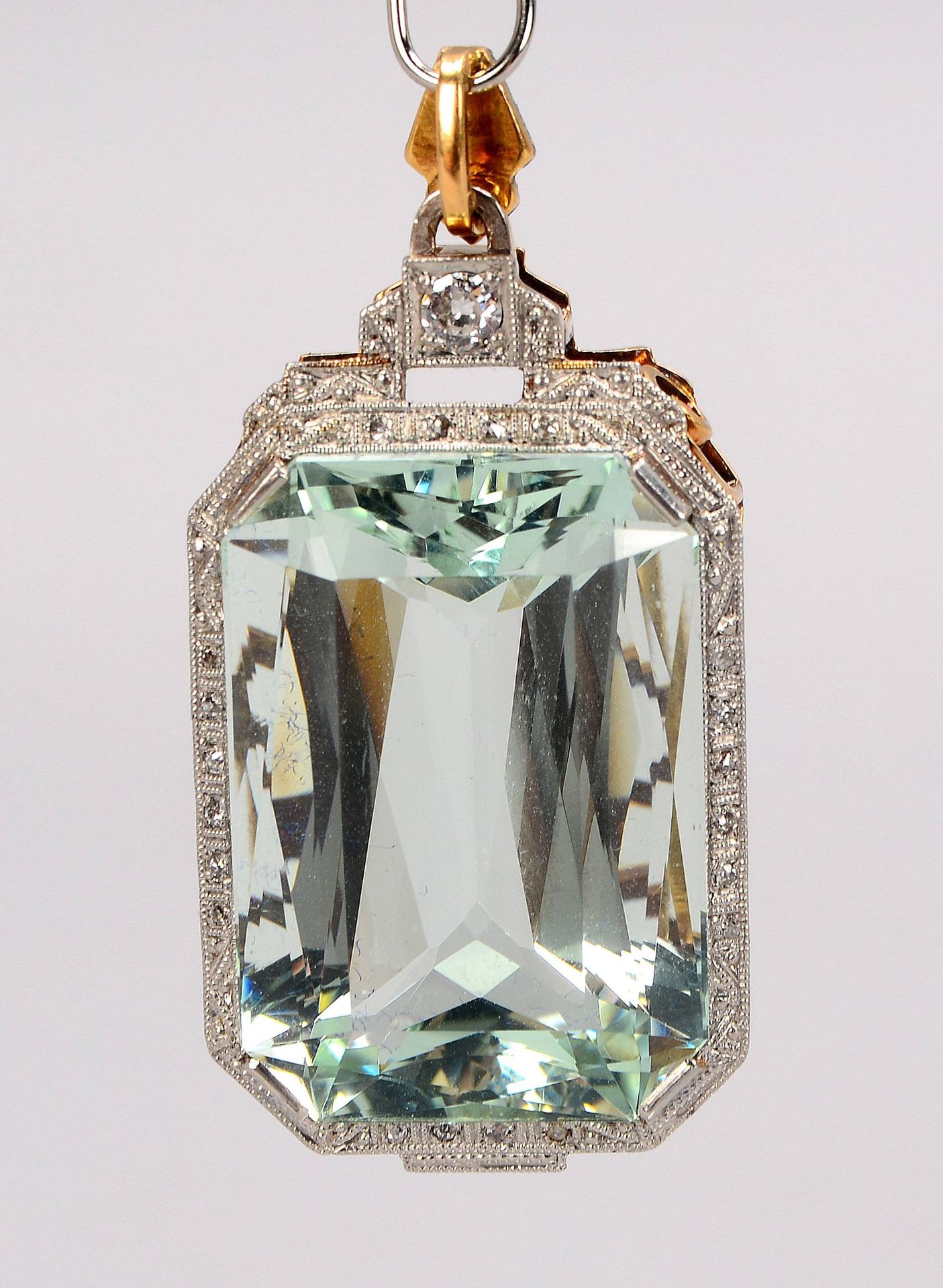 Anh&auml;nger, 585 GG, mit nat&uuml;rl. Aquamarin/ca. 43,76 ct/LR, 1 Brill./LR und 20x Diam.