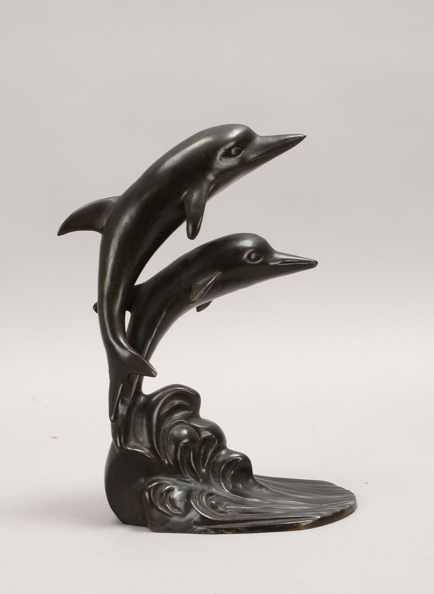 Tischskulptur, &#039;Springende Delfine&#039;, Bronze-Hohlguss, unsigniert; H&ouml;he 25 cm