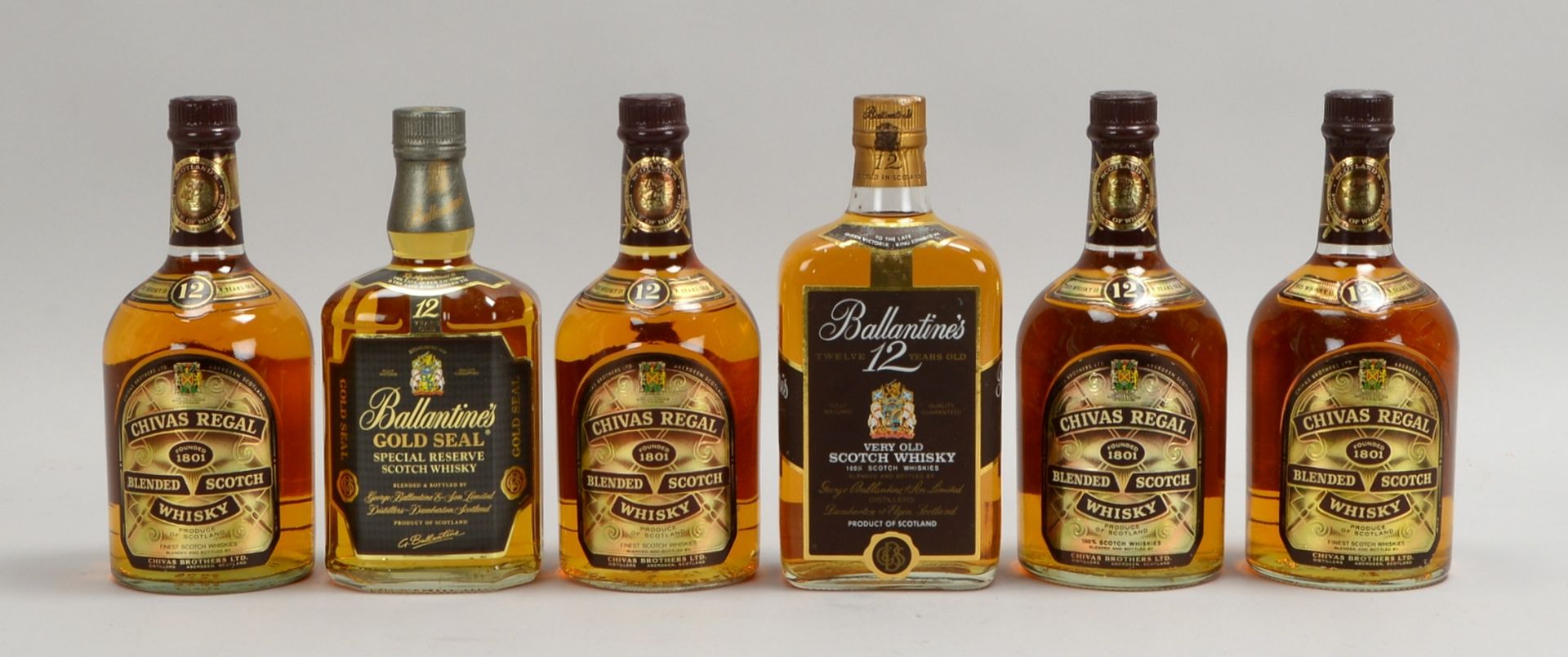 Sammler-Whiskys, 6 Fl.: 4x Scotch Chivas Regal, und 2x Ballantines Scotch