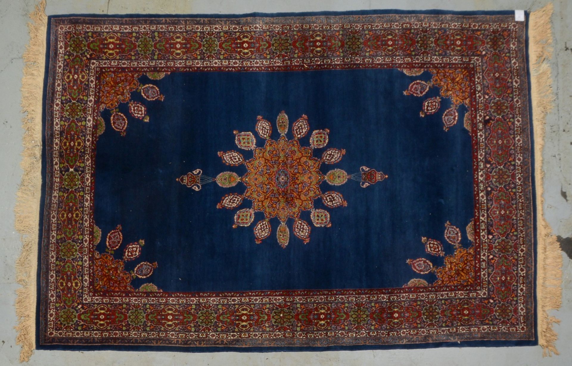 Orientteppich, mittelfeine bis feine Kn., dichter Flor - guter Zust.; Ma&szlig;e 270 x 168 cm