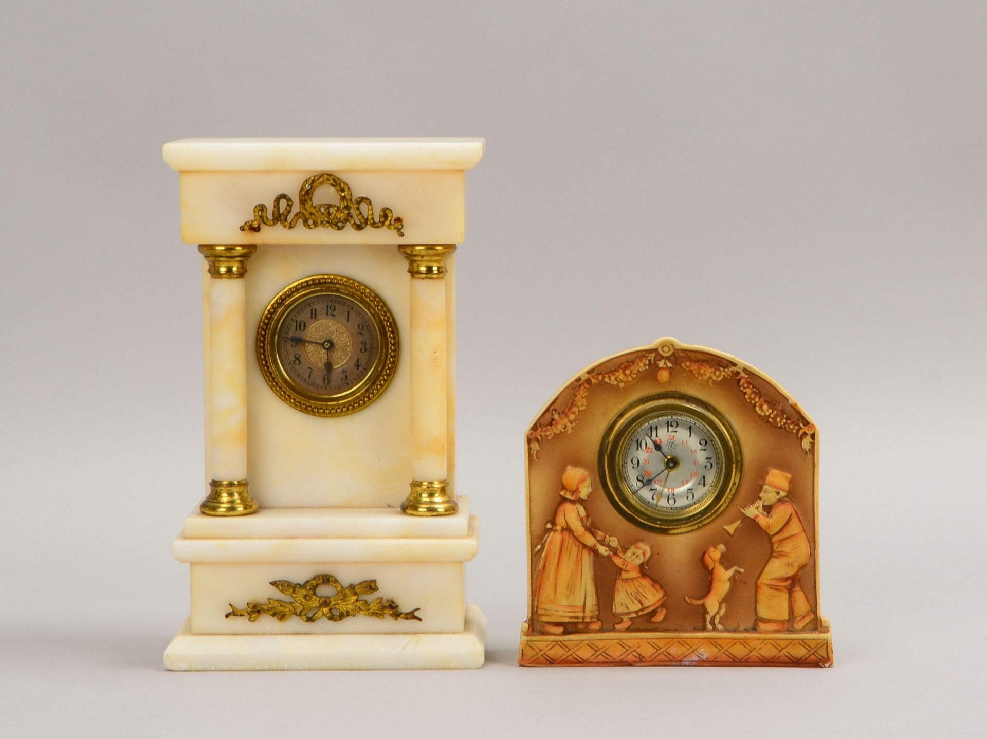2 Tischuhren (1x Junghans), 1x Alabaster-/1x Keramikgeh., Höhe 14 cm/24 cm