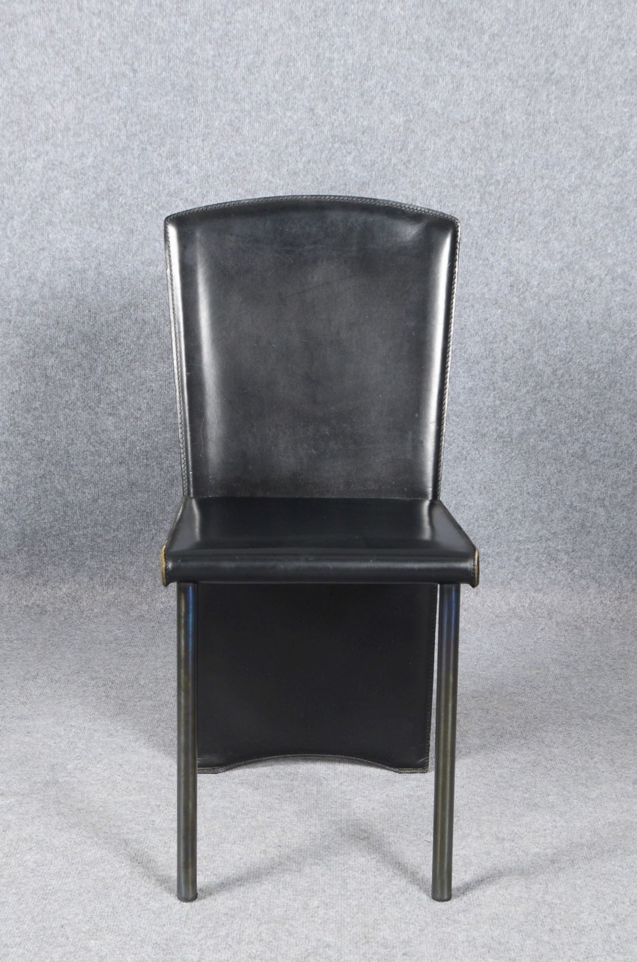 Designer-Stuhl (wohl Zanotta), Leder, Entwurf wohl Roberto Barbieri; Sitzhöhe 46 cm - Bild 2 aus 3