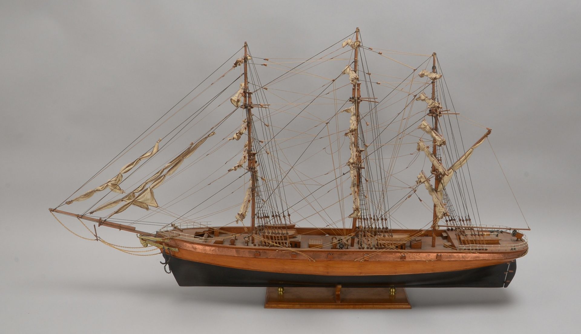 Schiffsmodell Cutty Sark 1870, handgearbeitetes Holzmodell, kompl. - guter Zust.