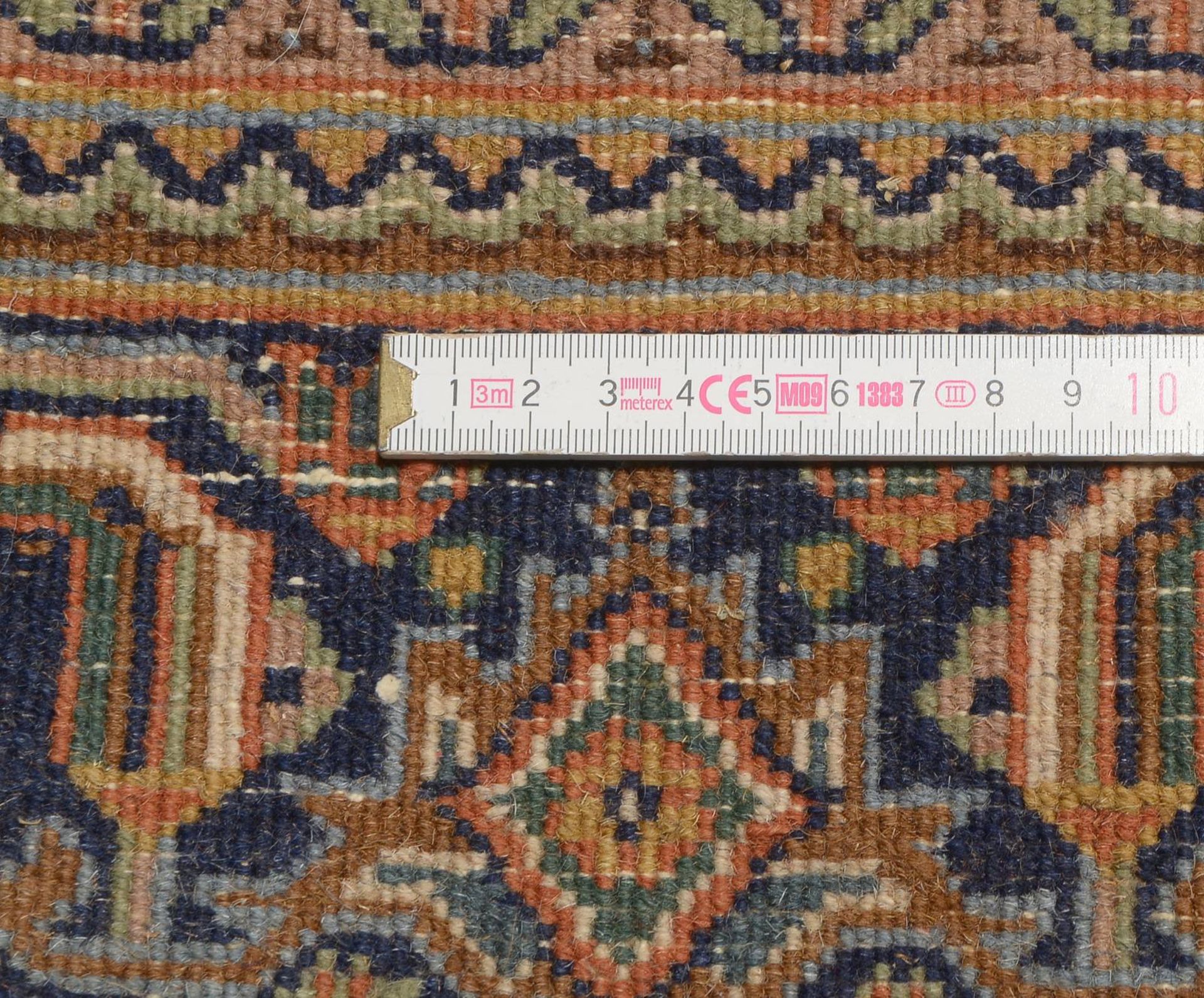 Gro&szlig;er Orientteppich, hochflorig; Ma&szlig;e 377 x 273 cm - Image 2 of 2