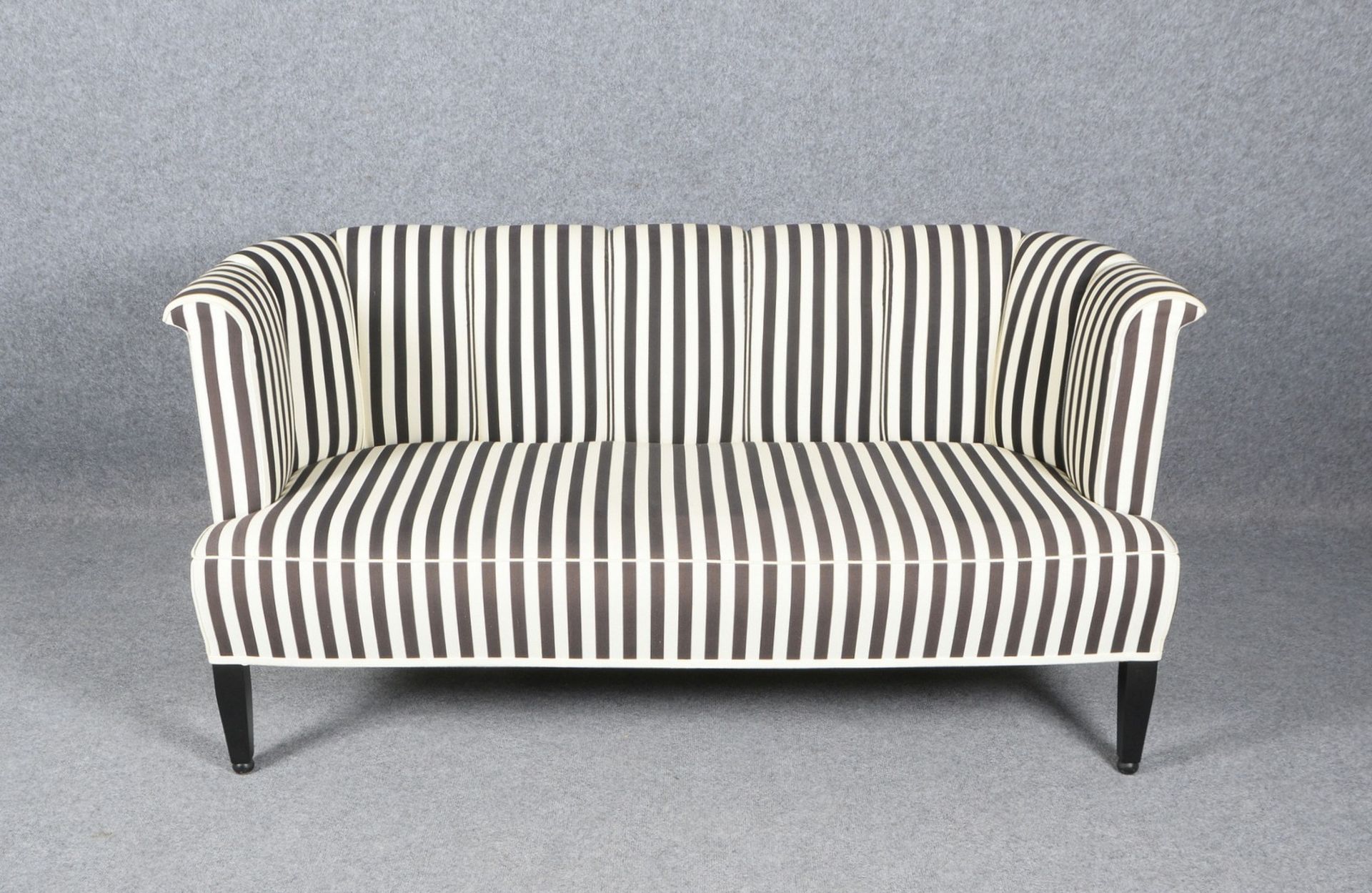 Sofa &#039;Alleegasse&#039;, Entw. J. Hoffmann (1912),f&uuml;r Wittmann M&ouml;belwerkst&auml;tten