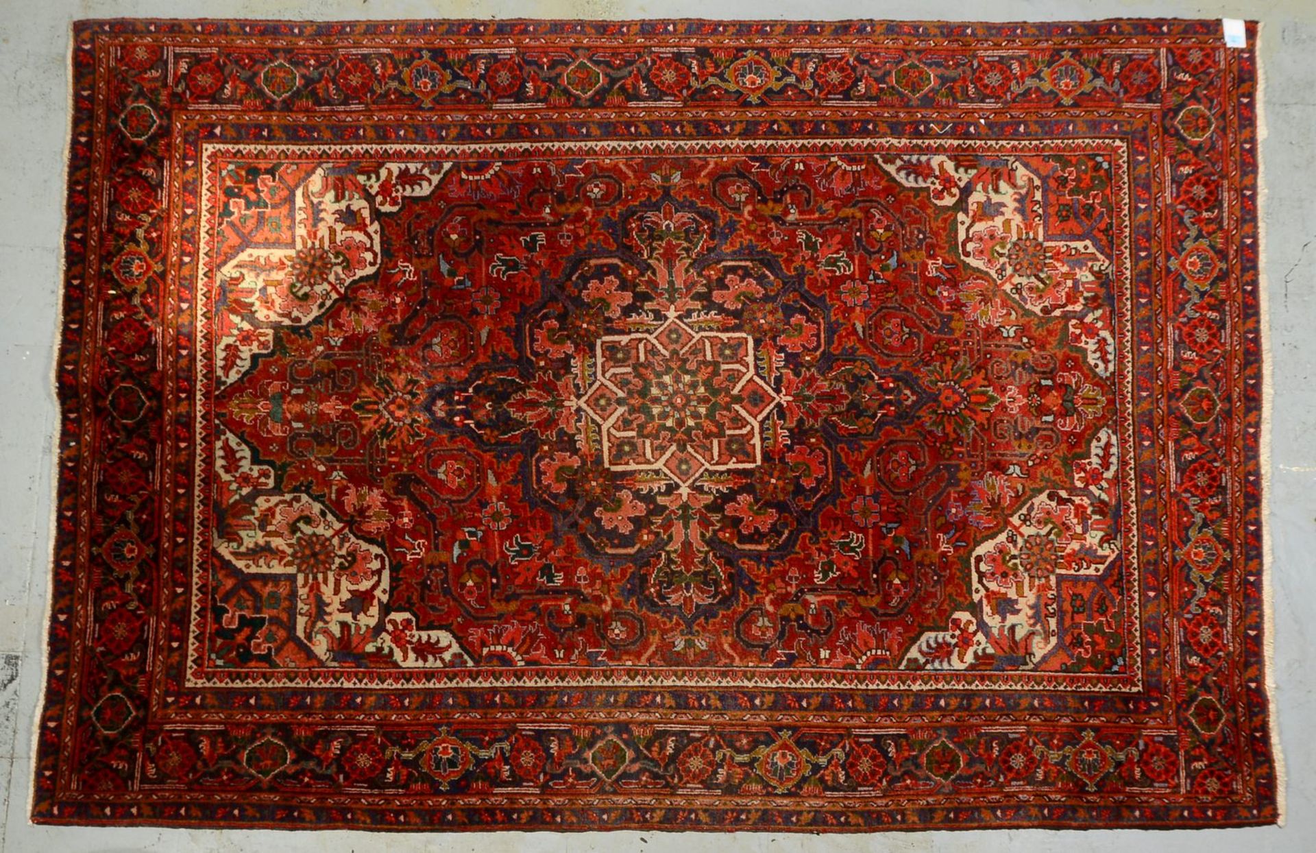 Heriz-Orientteppich (ca. 1920er Jahre), Flor in komplettem Zustand; Ma&szlig;e 295 x 204 cm - Image 2 of 4