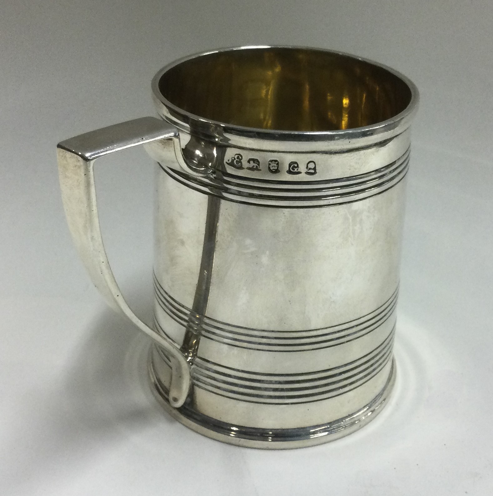 A Georgian silver reeded tankard. London 1802. - Image 2 of 2