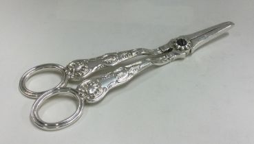 A pair of William IV silver grape scissors with shell pattern. London 1833.