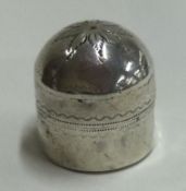 A Georgian silver vinaigrette with screw-top lid.