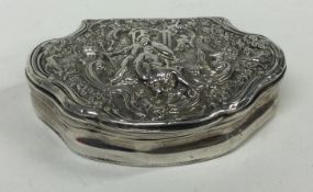 A quality heavy Georgian silver snuff box embossed with a fighting scene.