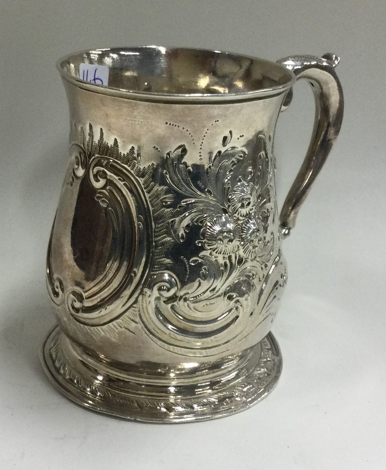 An 18th Century Georgian silver chased mug. Marked to base. - Image 2 of 3