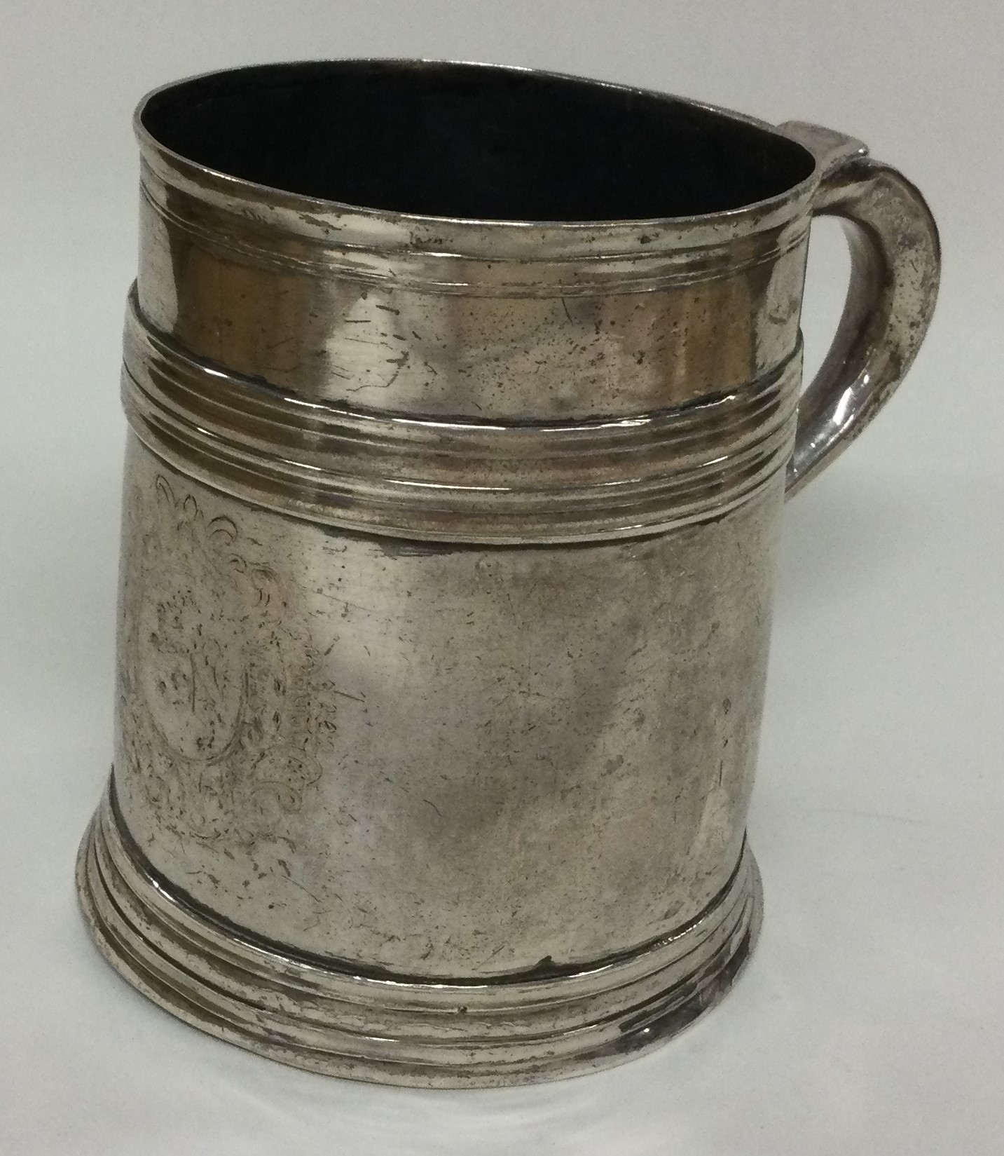 A Queen Anne silver mug. London 1716. - Image 2 of 2