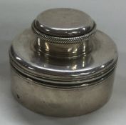 A Georgian silver snuff box with screw-on lid. London 1832.