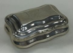 A silver hinged snuff box. London 1903.