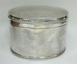 A heavy silver biscuit box. Birmingham 1998. By B&Co.
